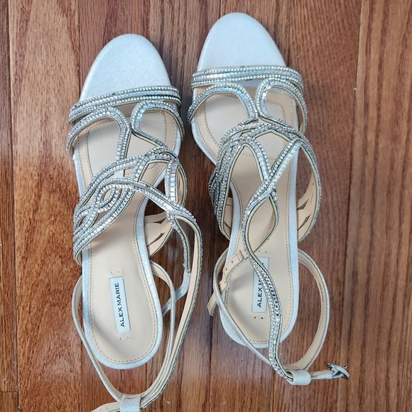 Shoes - Picture 6 of 7